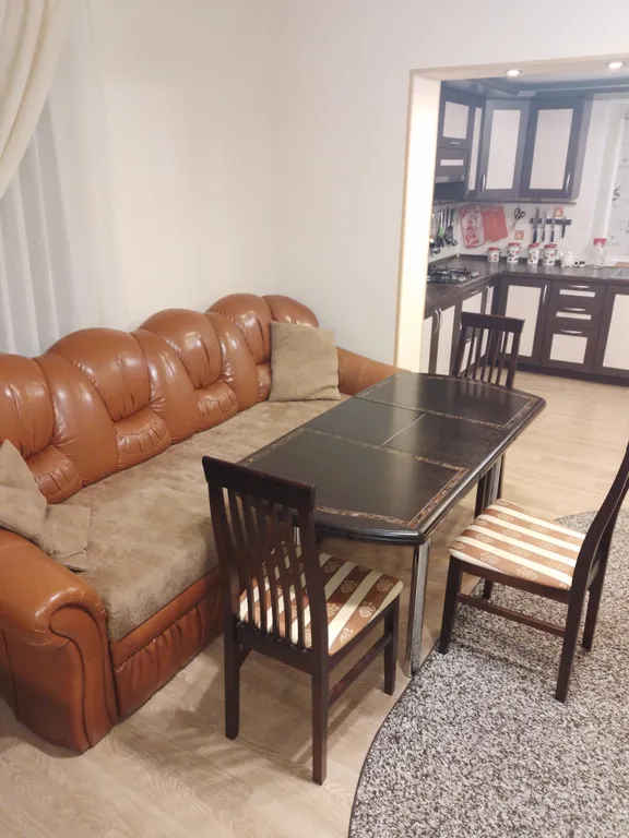 Дом у реки в центре города