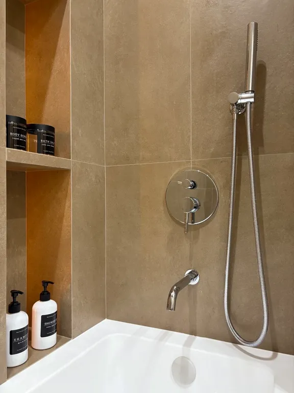 Абсолютно новая квартира в центре на набережной