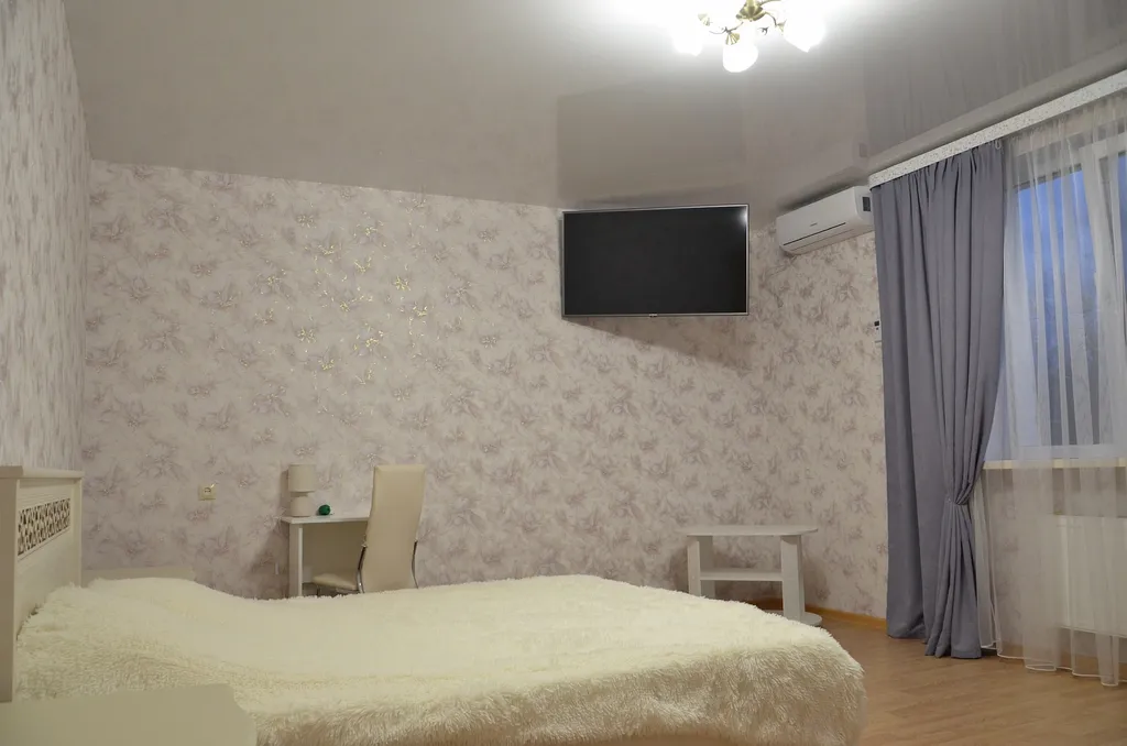 Пол дома с отдельным входом и двором