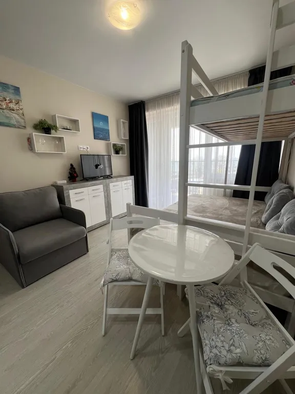 Студия на берегу моря