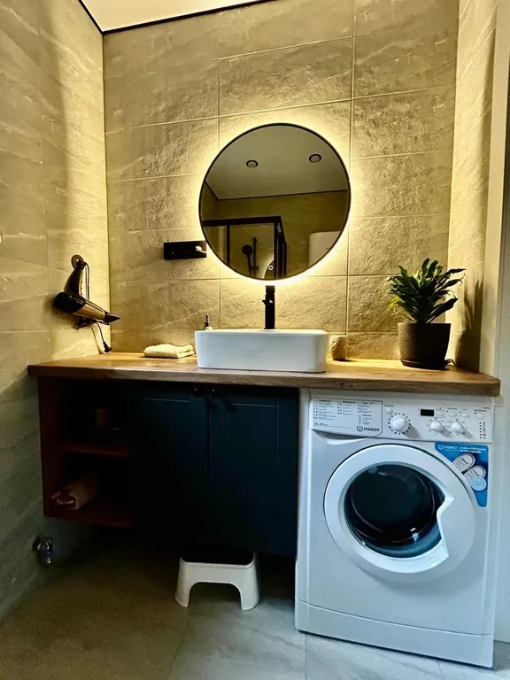 Тихий домик у леса и озера