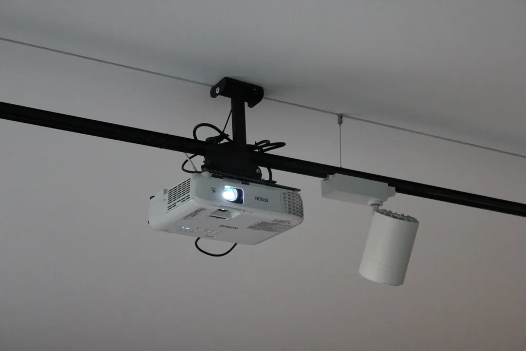 Gide villa посреди леса с видом на море