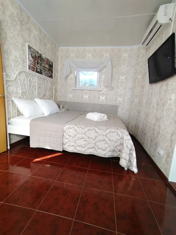 Квартира Улучшенная студия — аренда посуточно в Ейск