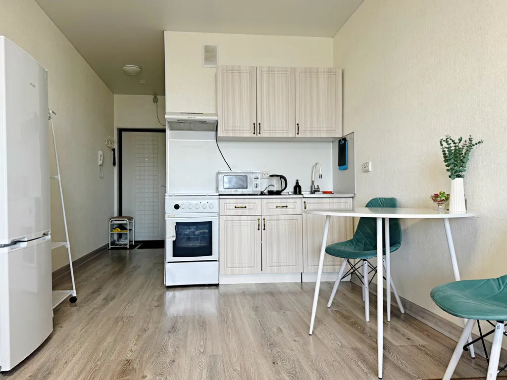 Уютная квартира с подвесным креслом