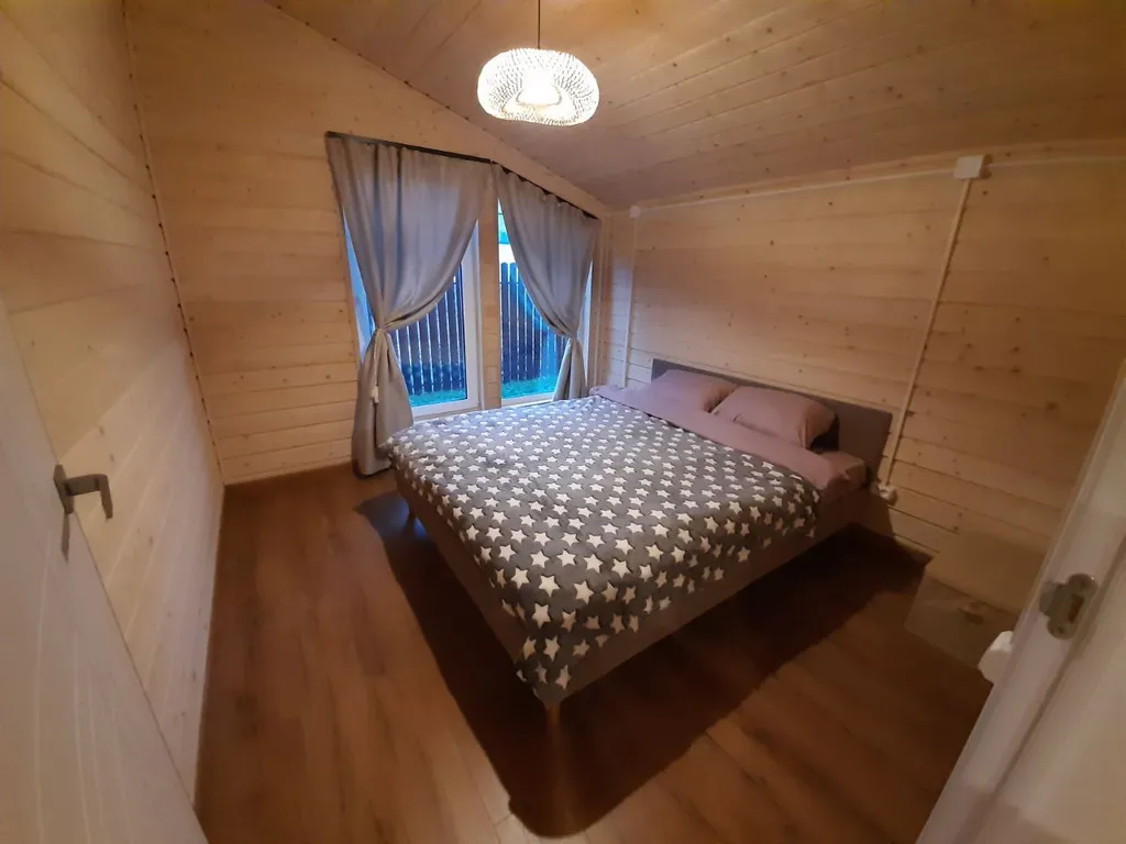 Дом в  соснах.