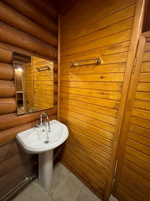 Коттедж с двумя спальнями, русской баней и теплым бассейном