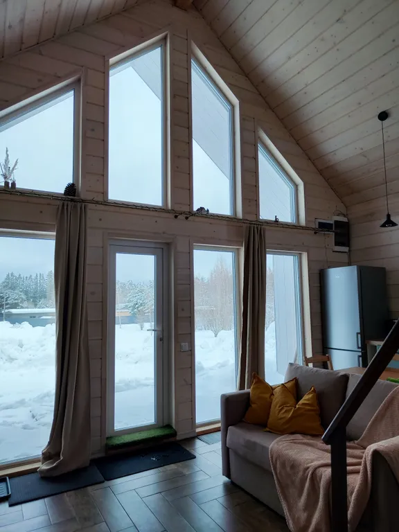 Загородный дом у озера