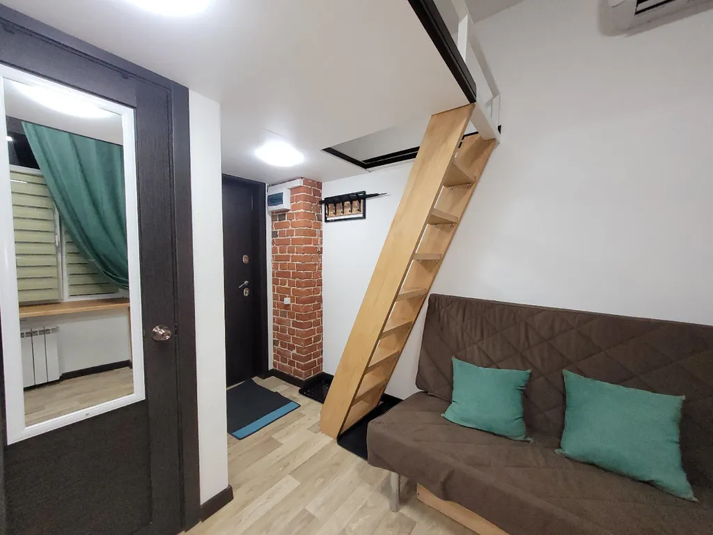 Лофт-8 зелёная, клёвая двухуровневая студия в центре