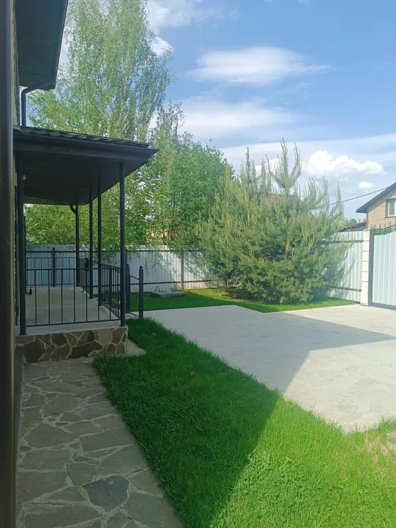 Дом у пруда