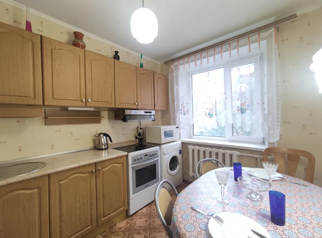 Квартира 3-комнатная квартира ochre apartament у Нефтегазового университета — Тюмень