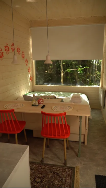 Домик в лесу в глэмпинге Сметана