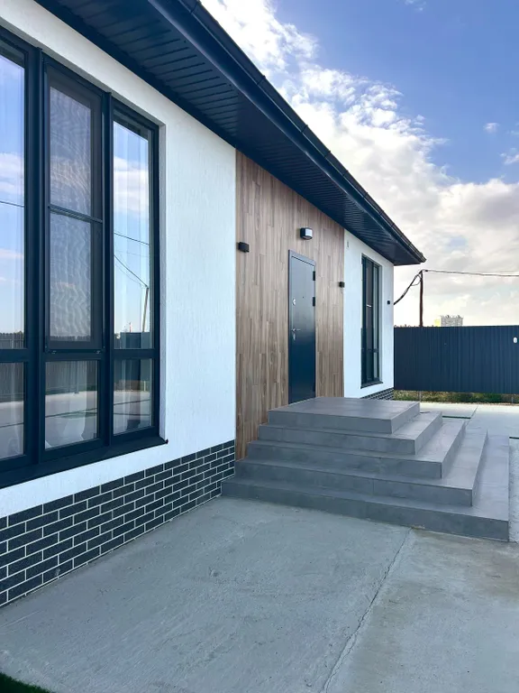 Дом с бассейном