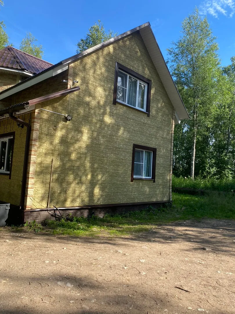 Парковка у дома 