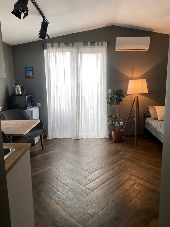 Дом на горе с видом на море