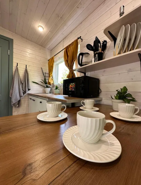 Атмосферный домик вдали от городской суеты