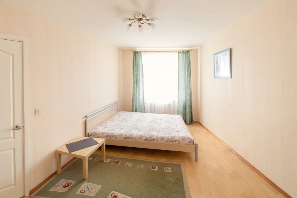 Светлая, чистая двухкомнатная квартира — аренда посуточно в Курган