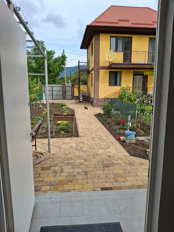 Уютный уголок среди леса, гор и чистого воздуха