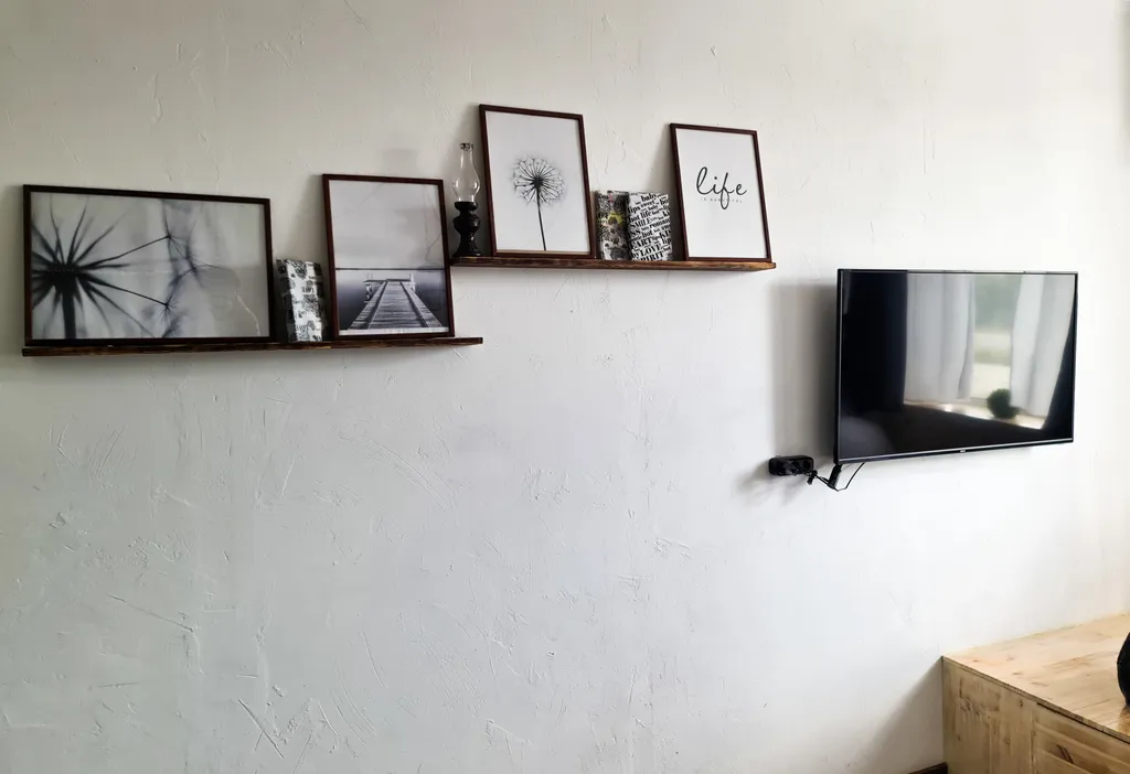 Белая студия напротив ТЦ Солнечный