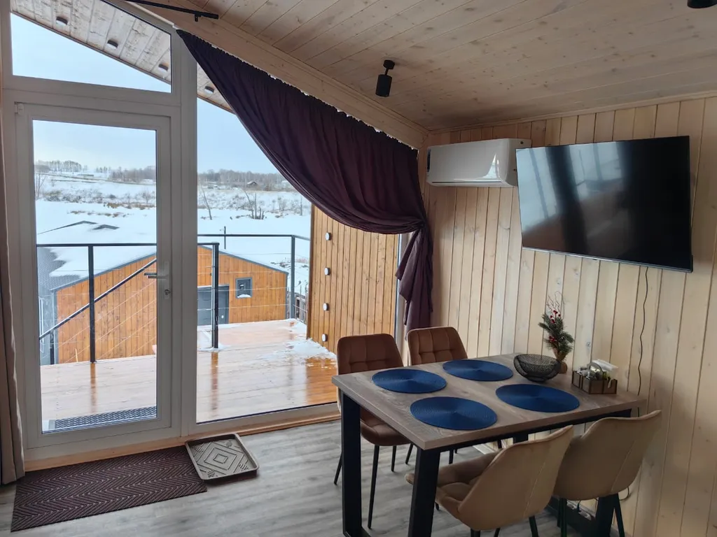 Дом на берегу озера