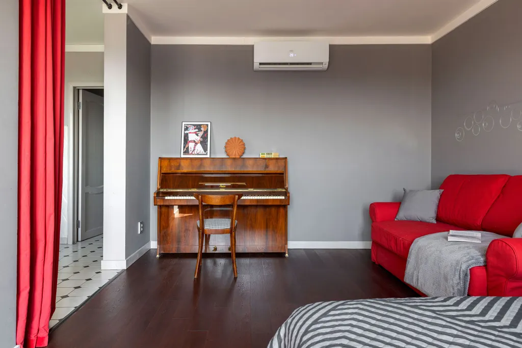 Духкомнатная квартира рядом с метро Электросила