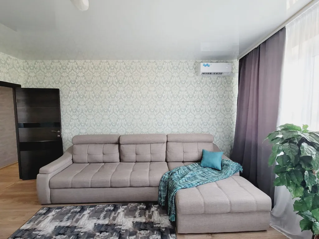 Просторная трёхкомнатная квартира с балконом