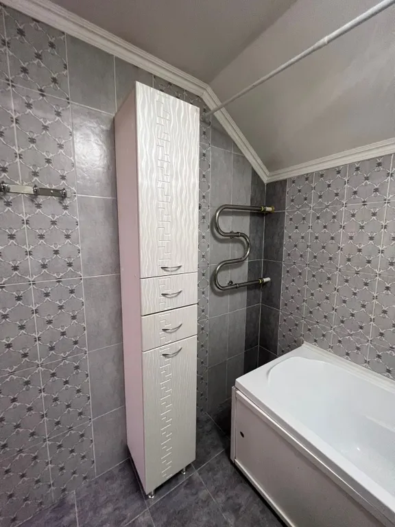 Большой двухэтажный дом