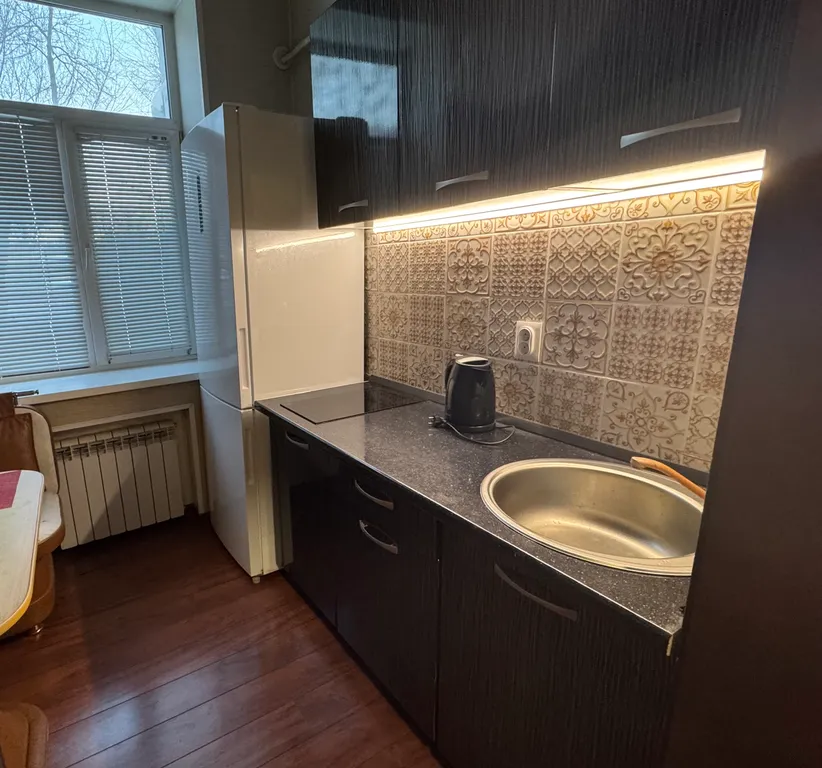 Трёхкомнатная, удобное расположение, отчетные документы.