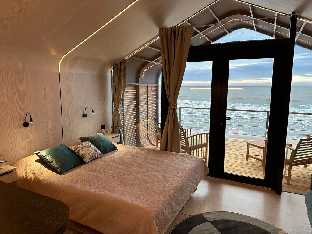 Домик на море