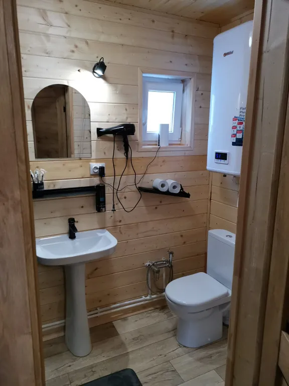 База отдыха «ЛейМар Архыз» предлагает проживание в уютных домиках