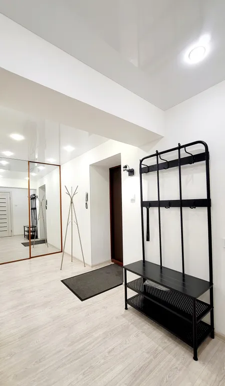 Уютная квартира с панорамными окнами и джакузи