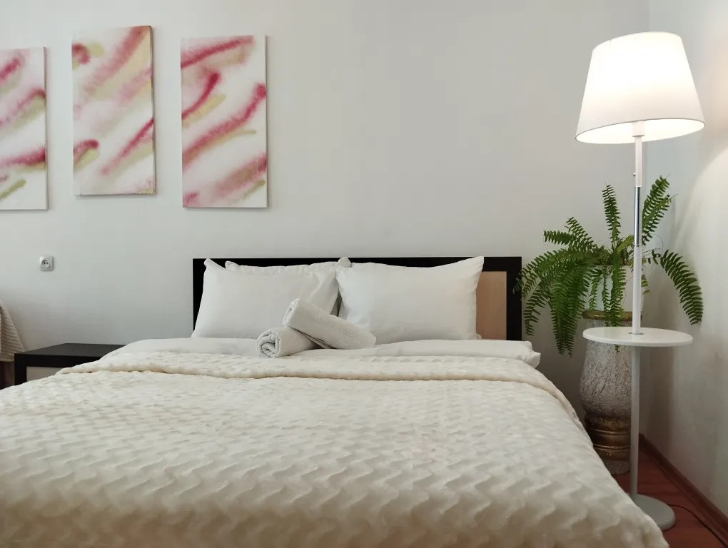 Светлая квартира в самом центре у площади Победы