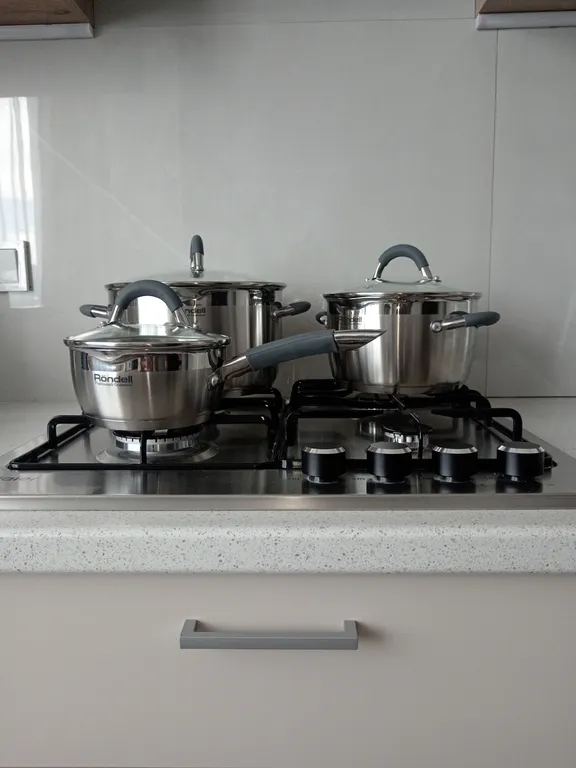 Уютная квартира в тихом районе с развитой инфраструктурой.