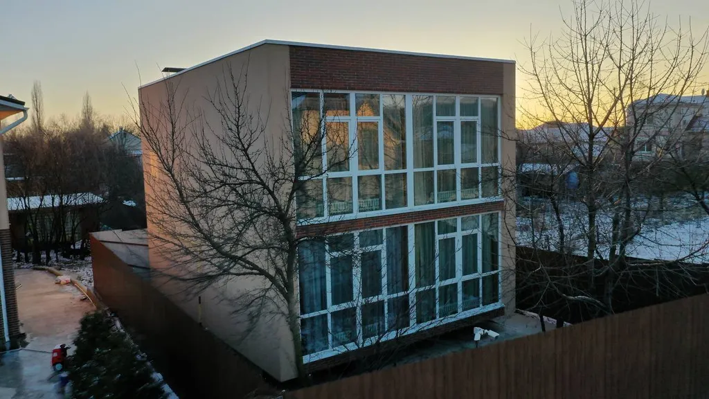 Коттедж Современный уютный дом с панорамным остеклением — аренда посуточно в Воронеж