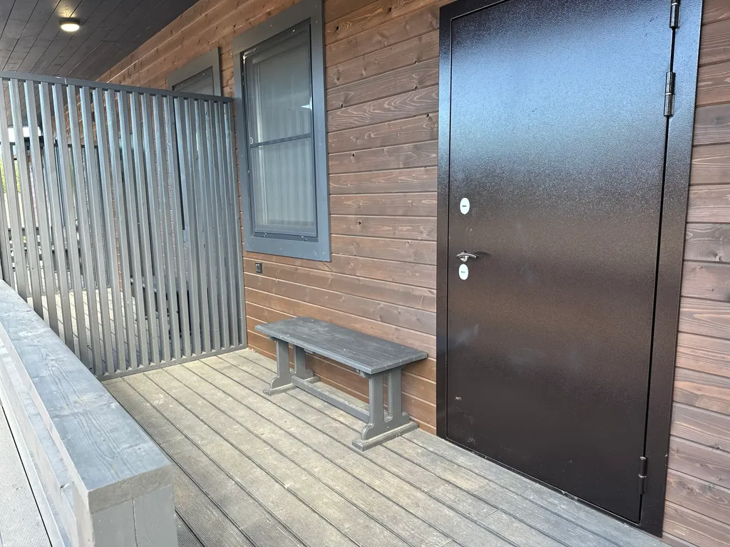 Номер в доме на речке