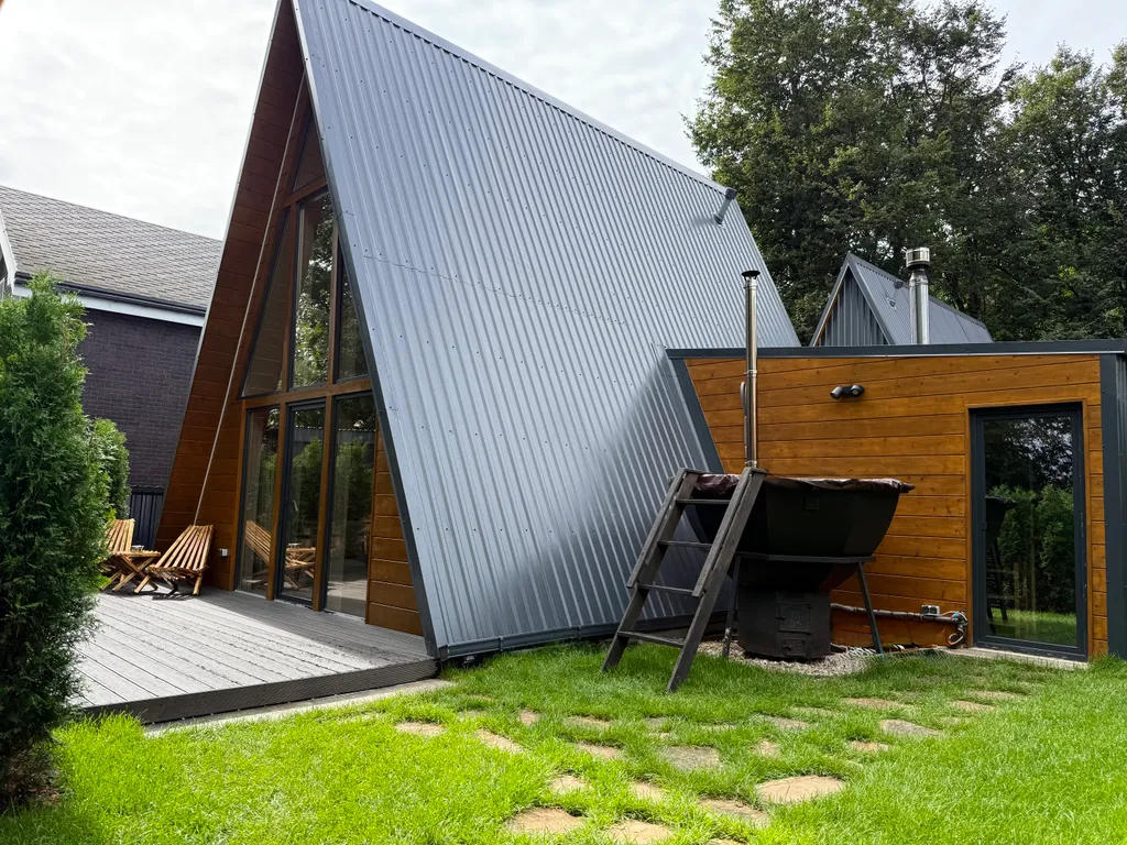 Коттедж Уютный дом Поле с баней на дровах и сибирским чаном — Лопатино