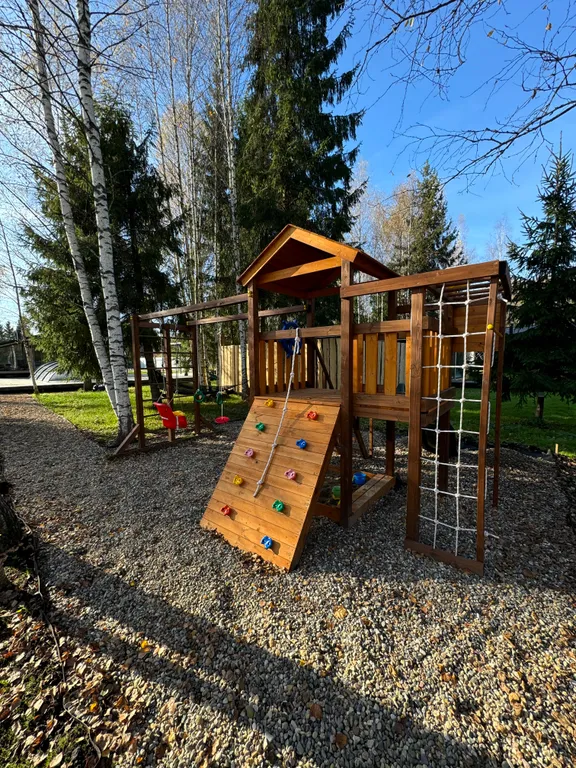 Коттедж Дом с летним бассейном (4 спальни) — Дубна