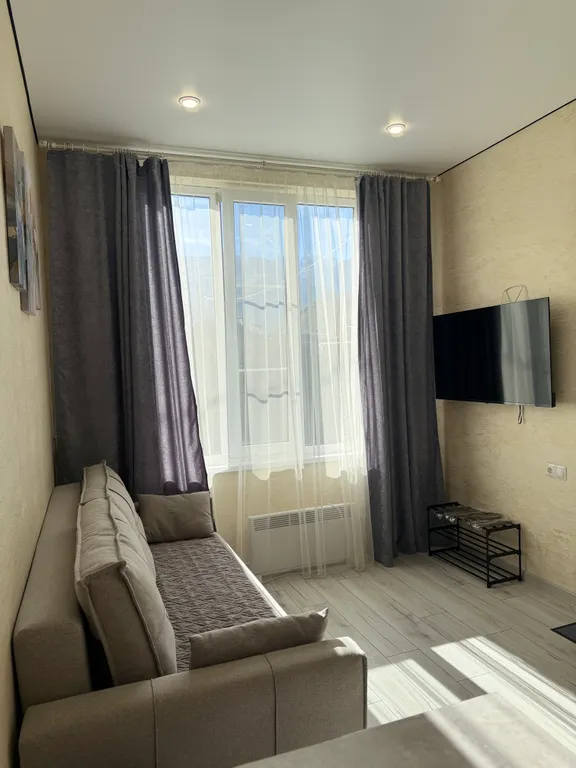 Уютный домик у реки для семейного отдыха