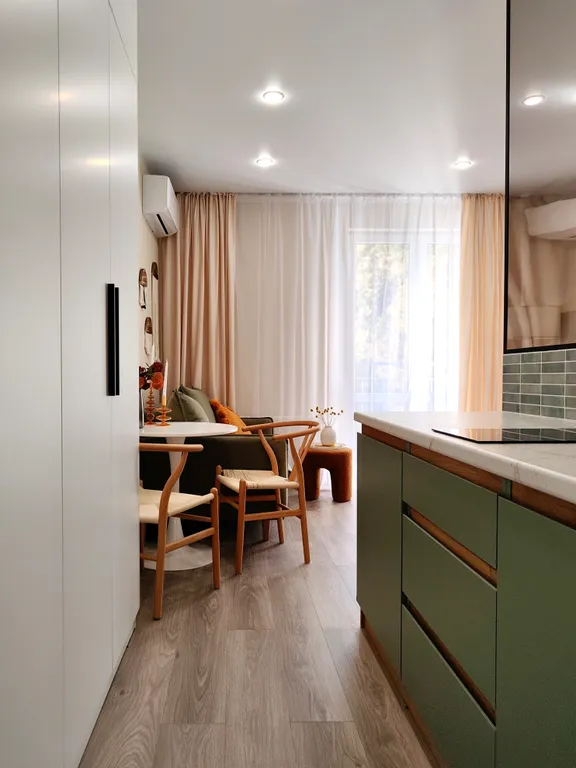 Уютная студия с видом на лес и закат