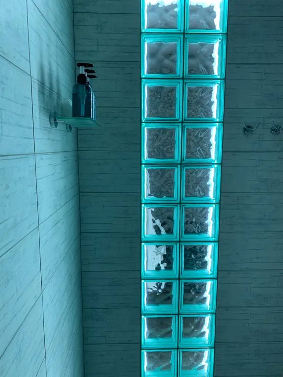 Студия с камином и креслом - коконом для двоих