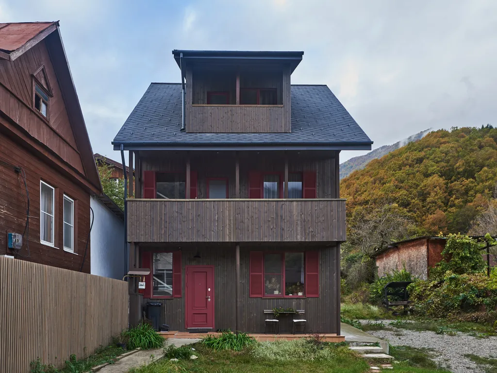 Уютный большой дом в центре поселка