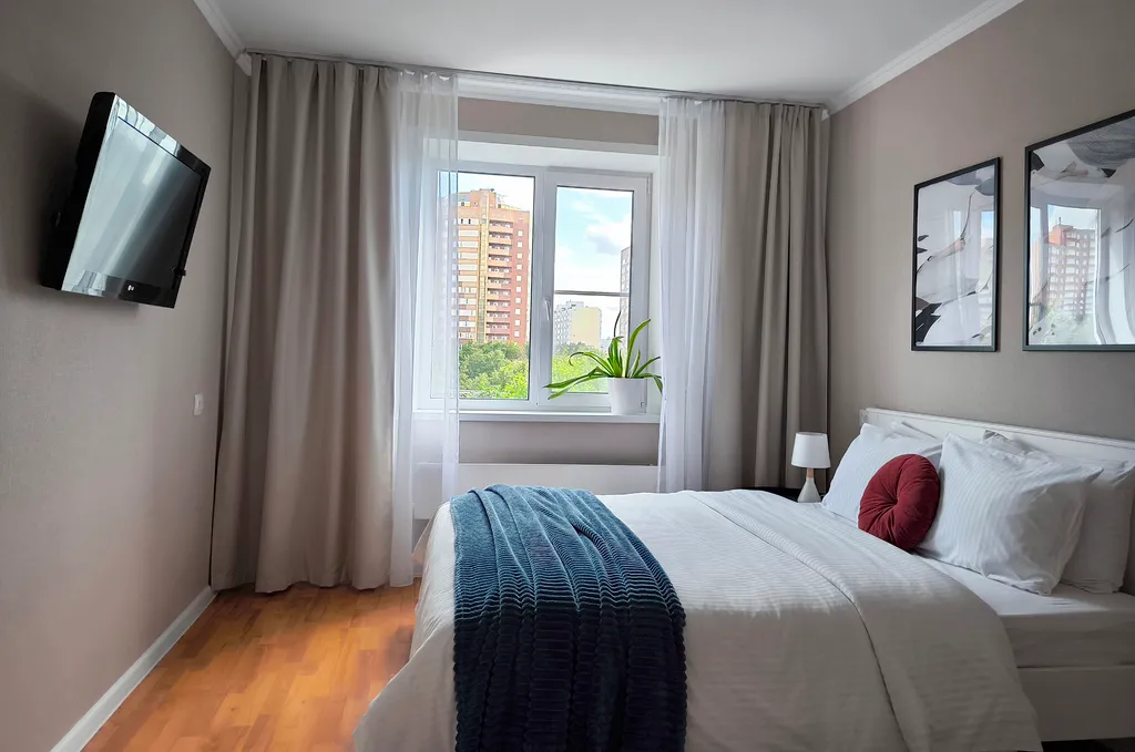 Солнечная двухкомнатная квартира с видом на город