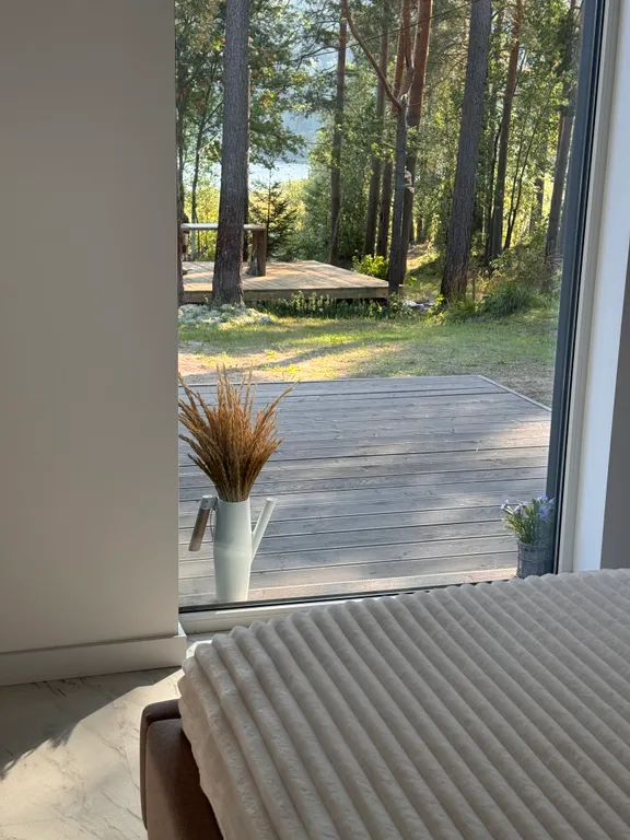 Стильный дом на берегу Ладожского озера с панорамным видом