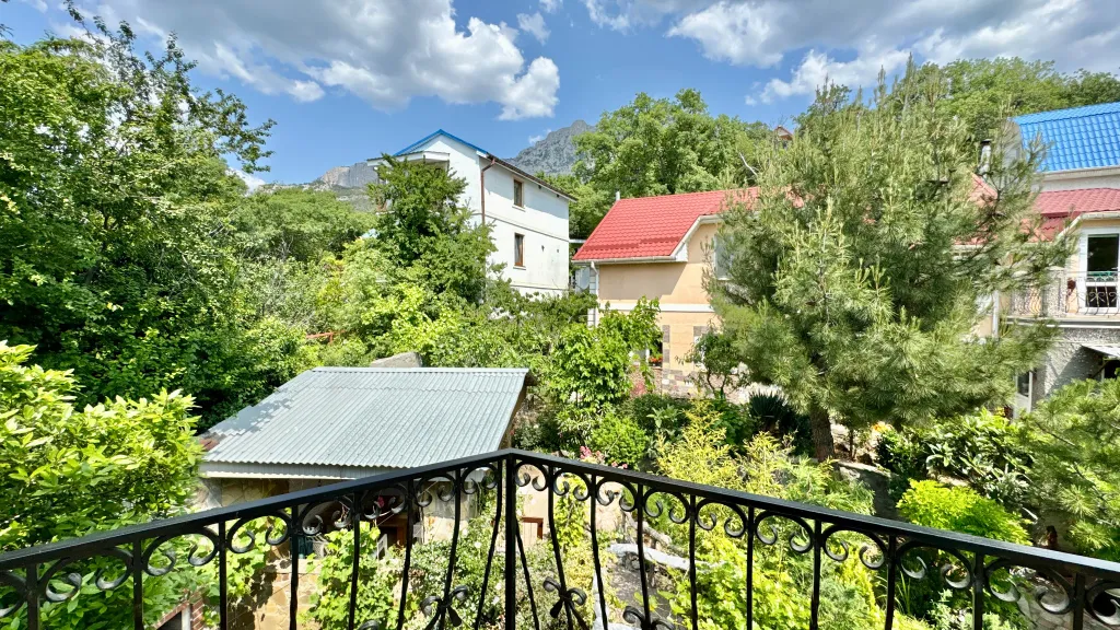 Домик с садом в Кореизе возле ялты