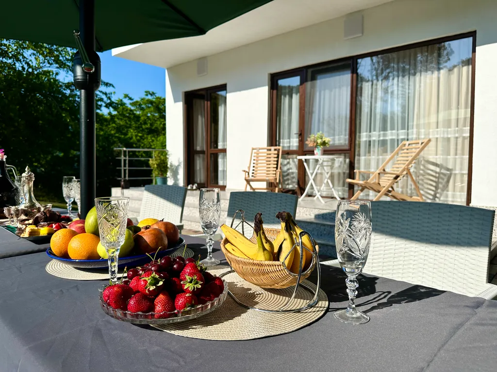 Большая вилла с песчанным пляжем