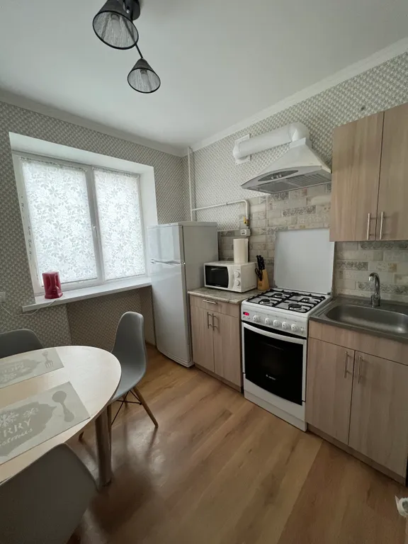 Двухкомнатная квартира у метро грушевка