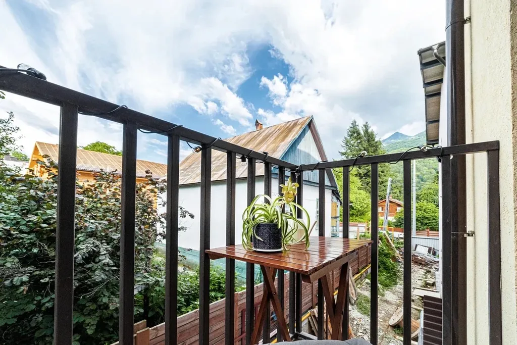 Зелёная студия в сердце гор