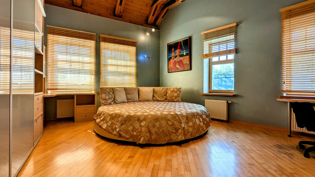 Дом с бассейном в 3 километрах от МКАД