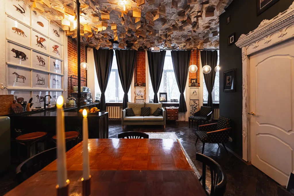 Квартира Арт-квартира с потолком из книг — Москва