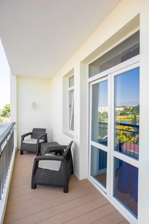 Двухкомнатный люкс с видом на море