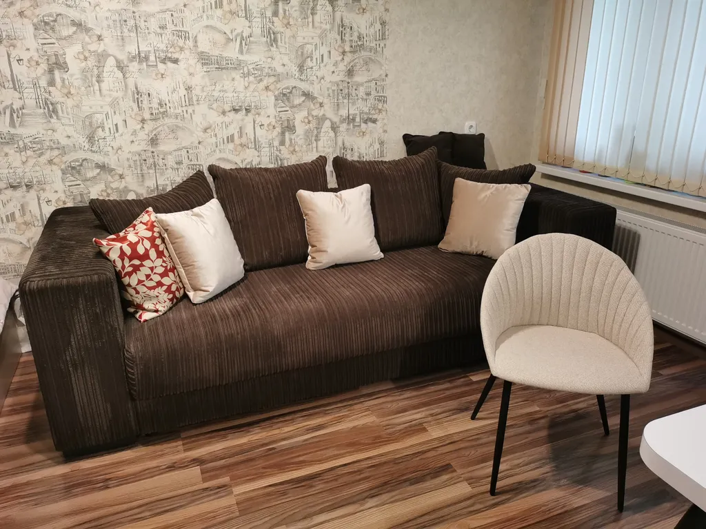 Центр города, уютная квартира в новом доме, лифт, парковочное место.